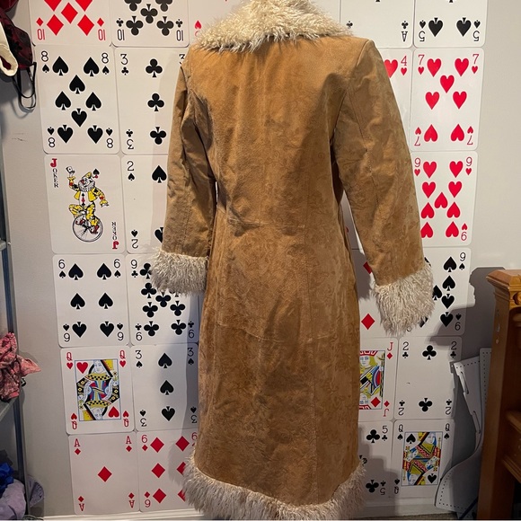 the most gorgeous fluffy trimmed coat - Picture 3 of 7